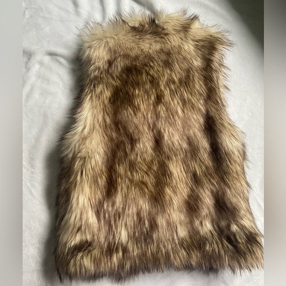 Beautiful Faux Fur Vest (Ci Sono by Cavalini) - Picture 8 of 15